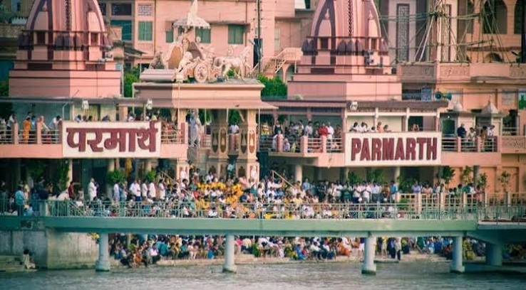 Parmarth Niketan Ashram - Places to Visit in Rishikesh - Gola Holidays - Slide 1